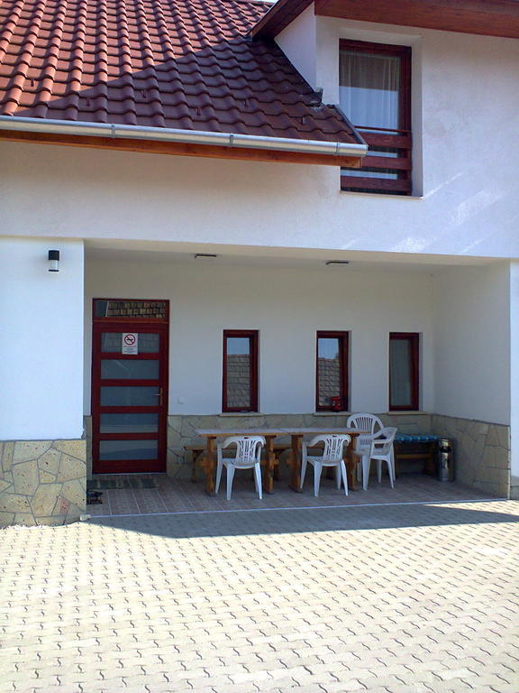 Hotel Aba Vezér Panzió és Étterem Abaújszántó Habitación foto