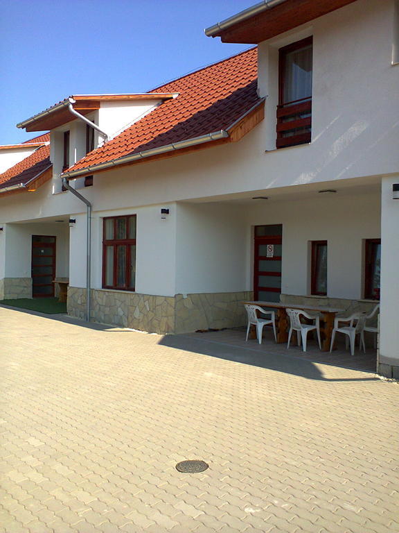 Hotel Aba Vezér Panzió és Étterem Abaújszántó Exterior foto
