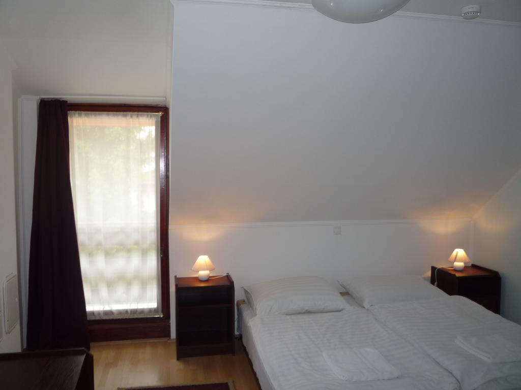 Hotel Aba Vezér Panzió és Étterem Abaújszántó Habitación foto