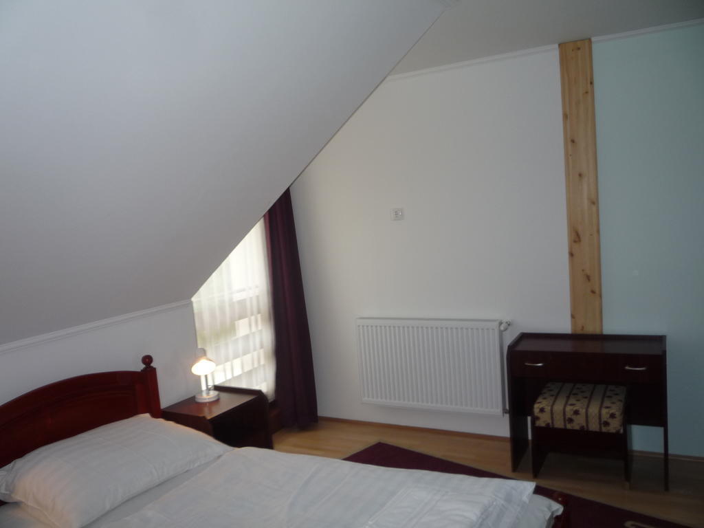 Hotel Aba Vezér Panzió és Étterem Abaújszántó Habitación foto